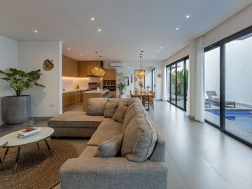 4 Bedrooms Luxury Villa Yearly Rental – Berawa