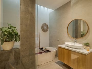 4 Bedrooms Luxury Villa Yearly Rental – Berawa