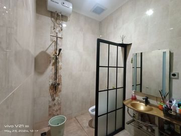 Rumah Secondary Terawat 2 Lantai Di Karawaci Tangerang Nego Dkt Aquaplay Waterpark