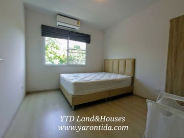 Sale / Rent Townhome Indy 3 Bangna Km.7 House facing north.  The front of the houses is very cool and shady.   Parking for 2 cars in the house