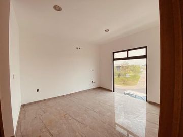 En venta casa privada en Valle de Juriquilla 3 recàmaras doble altura terraza vigilancia TKOMM-QHO6300209