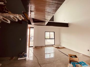 En venta casa privada en Valle de Juriquilla 3 recàmaras doble altura terraza vigilancia TKOMM-QHO6300209