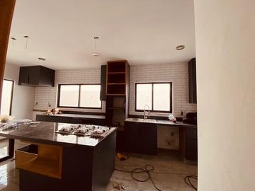 En venta casa privada en Valle de Juriquilla 3 recàmaras doble altura terraza vigilancia TKOMM-QHO6300209