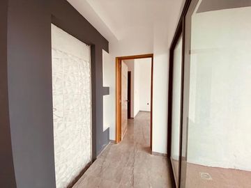 En venta casa privada en Valle de Juriquilla 3 recàmaras doble altura terraza vigilancia TKOMM-QHO6300209