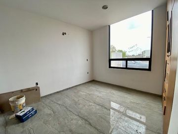 En venta casa privada en Valle de Juriquilla 3 recàmaras doble altura terraza vigilancia TKOMM-QHO6300209