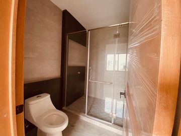 En venta casa privada en Valle de Juriquilla 3 recàmaras doble altura terraza vigilancia TKOMM-QHO6300209