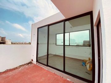 En venta casa privada en Valle de Juriquilla 3 recàmaras doble altura terraza vigilancia TKOMM-QHO6300209