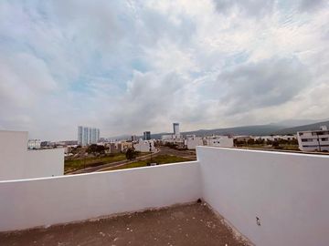 En venta casa privada en Valle de Juriquilla 3 recàmaras doble altura terraza vigilancia TKOMM-QHO6300209