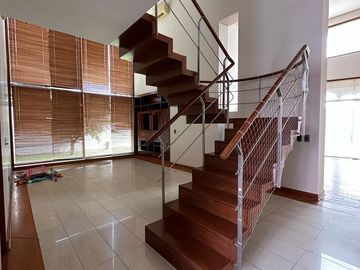 VENTA DE LINDA Y AMPLIA CASA EN ESQUINA EN LA ENCANTADA DE VILLA