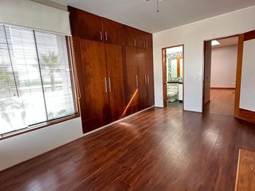 VENTA DE LINDA Y AMPLIA CASA EN ESQUINA EN LA ENCANTADA DE VILLA