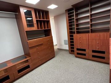 VENTA DE LINDA Y AMPLIA CASA EN ESQUINA EN LA ENCANTADA DE VILLA
