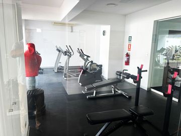 Departamento en San Isidro Amoblado Piscina Gimnasio Cochera