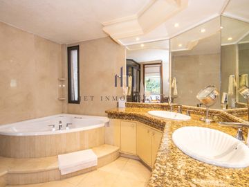 Casa en venta dentro de condominio horizontal - Lomas de Tecamachalco