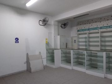 ALQUILO CENTRICO EDIFICIO AV. IZAGUIRRE EN ESQUINA