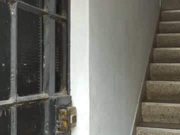 ALQUILO CENTRICO EDIFICIO AV. IZAGUIRRE EN ESQUINA