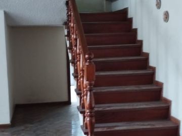 ALQUILO CENTRICO EDIFICIO AV. IZAGUIRRE EN ESQUINA