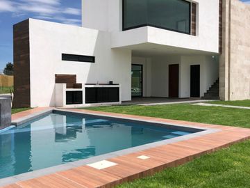 CASAS EN VENTA CON ROOF GARDEN EN FRACCIONAMIENTO MARANTA.