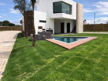 CASAS EN VENTA CON ROOF GARDEN EN FRACCIONAMIENTO MARANTA.