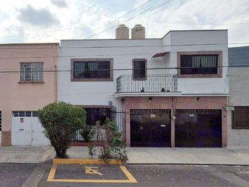 VENTA DE CASA EN RECUPERACION BANCARIA EN IGNACIO ALLENDE, CLAVERIA, AZCAPOTZALCO, CDMX, C.P. 02080.