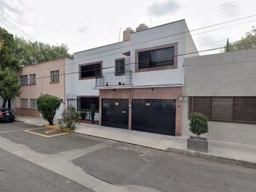 VENTA DE CASA EN RECUPERACION BANCARIA EN IGNACIO ALLENDE, CLAVERIA, AZCAPOTZALCO, CDMX, C.P. 02080.