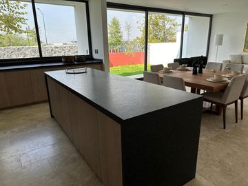 CASA EN VENTA EN LA ESPIGA CON CUARTA RECAMARA  Y BAÑO COMPLETO EN PLANTA BAJA