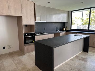 CASA EN VENTA EN LA ESPIGA CON CUARTA RECAMARA  Y BAÑO COMPLETO EN PLANTA BAJA