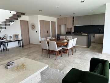 CASA EN VENTA EN LA ESPIGA CON CUARTA RECAMARA  Y BAÑO COMPLETO EN PLANTA BAJA