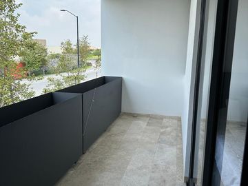 CASA EN VENTA EN LA ESPIGA CON CUARTA RECAMARA  Y BAÑO COMPLETO EN PLANTA BAJA