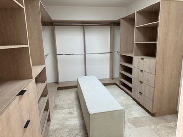 CASA EN VENTA EN LA ESPIGA CON CUARTA RECAMARA  Y BAÑO COMPLETO EN PLANTA BAJA