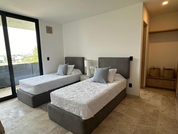 CASA EN VENTA EN LA ESPIGA CON CUARTA RECAMARA  Y BAÑO COMPLETO EN PLANTA BAJA