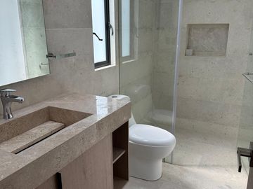 CASA EN VENTA EN LA ESPIGA CON CUARTA RECAMARA  Y BAÑO COMPLETO EN PLANTA BAJA