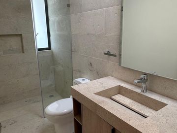 CASA EN VENTA EN LA ESPIGA CON CUARTA RECAMARA  Y BAÑO COMPLETO EN PLANTA BAJA