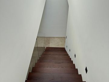 CASA EN VENTA EN LA ESPIGA CON CUARTA RECAMARA  Y BAÑO COMPLETO EN PLANTA BAJA