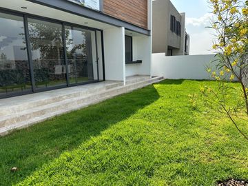 CASA EN VENTA EN LA ESPIGA CON CUARTA RECAMARA  Y BAÑO COMPLETO EN PLANTA BAJA
