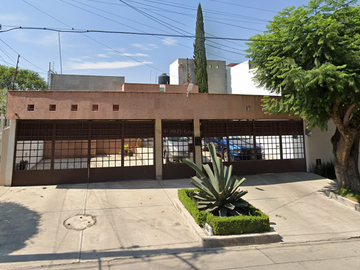 CASA EN VENTA DE RECUPERACION BANCARIA EN JOAQUIN FERNANDEZ DE LIZARDI, CIUDAD SATELITE, NAUCALPAN, EDOMEX, C.P. 53100.