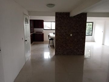 CASA EN VENTA DE RECUPERACION BANCARIA EN JOAQUIN FERNANDEZ DE LIZARDI, CIUDAD SATELITE, NAUCALPAN, EDOMEX, C.P. 53100.