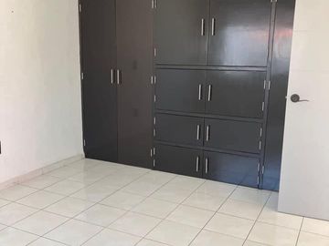 CASA EN VENTA DE RECUPERACION BANCARIA EN JOAQUIN FERNANDEZ DE LIZARDI, CIUDAD SATELITE, NAUCALPAN, EDOMEX, C.P. 53100.