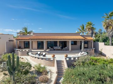 CASA EN VENTA CON FRENTE DE PLAYA  EN LAS TINAS, EAST CAPE B.C.S.
