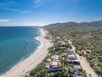 CASA EN VENTA CON FRENTE DE PLAYA  EN LAS TINAS, EAST CAPE B.C.S.