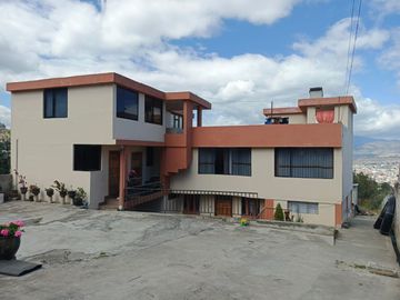 TERRENO CON CASA rentera DE DOS DEPARTAMENTOS Y SUITE EN VENTA.PINLLO AMBATO