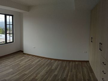 Casas en MIRASIERRA. Por estrenar con 3 o 4 dormitorios. Amplios parqueaderos, balcón, Patios posteriores Casas por estrenar 4 parqueaderos y 4 dormit