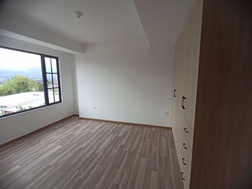 Casas en MIRASIERRA. Por estrenar con 3 o 4 dormitorios. Amplios parqueaderos, balcón, Patios posteriores Casas por estrenar 4 parqueaderos y 4 dormit
