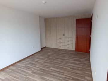 Casas en MIRASIERRA. Por estrenar con 3 o 4 dormitorios. Amplios parqueaderos, balcón, Patios posteriores Casas por estrenar 4 parqueaderos y 4 dormit