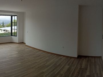 Casas en MIRASIERRA. Por estrenar con 3 o 4 dormitorios. Amplios parqueaderos, balcón, Patios posteriores Casas por estrenar 4 parqueaderos y 4 dormit