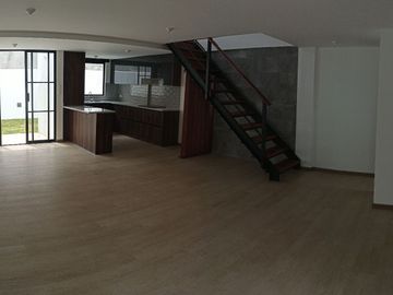 Casas en MIRASIERRA. Por estrenar con 3 o 4 dormitorios. Amplios parqueaderos, balcón, Patios posteriores Casas por estrenar 4 parqueaderos y 4 dormit