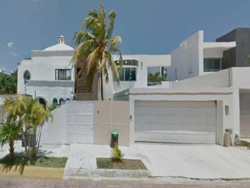 PRECIOSA Y AMPLIA CASA EN CANCUN MUY CERCA DE PLAZA LAS AMERICAS