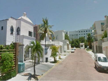 PRECIOSA Y AMPLIA CASA EN CANCUN MUY CERCA DE PLAZA LAS AMERICAS