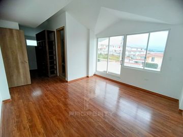 Casa por estrenar en venta dentro de urbanización. DOMOTIZADA viene con cámaras de seguridad, cerca eléctrica, puerta eléctrica de garage, citófono in