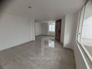 Casa por estrenar en venta dentro de urbanización. DOMOTIZADA viene con cámaras de seguridad, cerca eléctrica, puerta eléctrica de garage, citófono in
