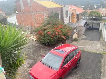 Villa en venta Condominio Privado, con amplias áreas vedes, sector Hospirío